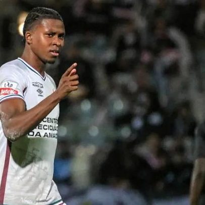 Benfica negocia com Lopes Cabral; lateral perto de chegar à Luz por 6 milhões