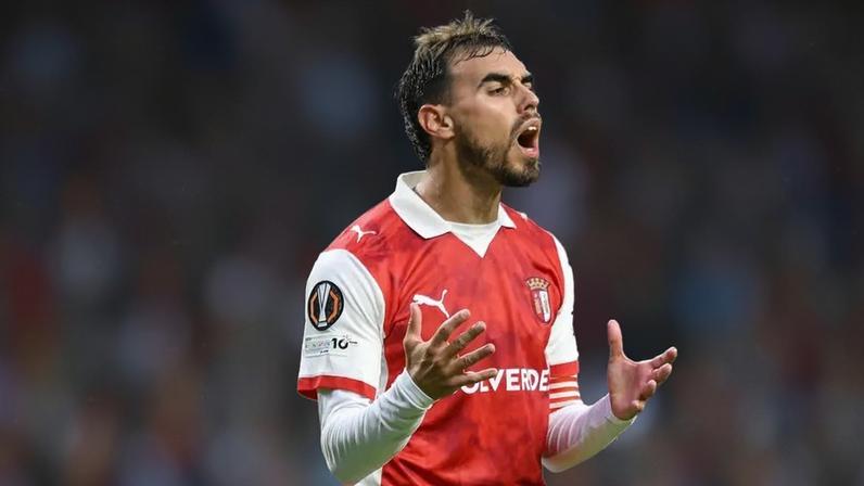 Gripe leva Ricardo Horta ao banco na Amoreira