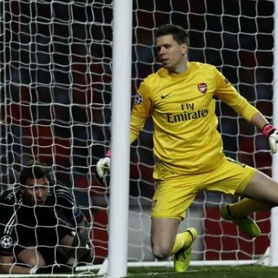 Szczęsny recorda Wenger apanhou-o a fumar no balneário; hoje não aconteceria