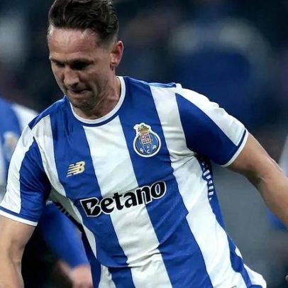 Luuk de Jong sofre nova lesão no joelho esquerdo