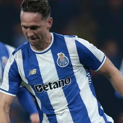 Luuk de Jong sofre nova lesão no joelho esquerdo