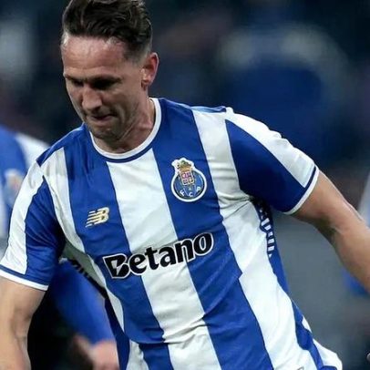 Luuk de Jong regressa mais cedo à Invicta