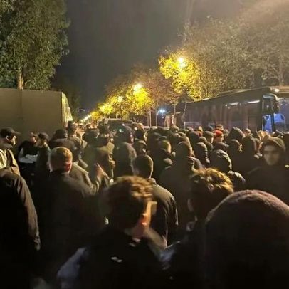 Adeptos com balaclavas atacam a equipa do Nice com bolas de pétanca