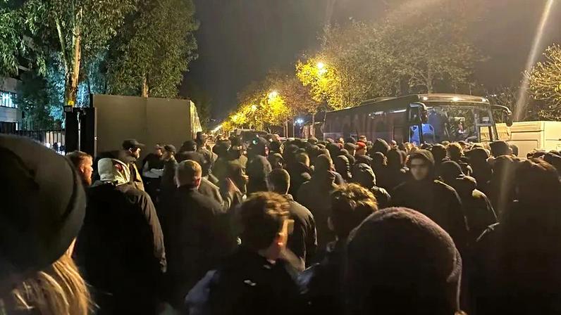 Adeptos confrontam equipa do Nice após derrota, com relatos de violência no centro de treinos