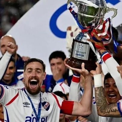 Coates, ex-capitão do Sporting, campeão uruguaio, pode terminar a carreira