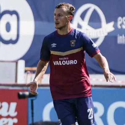 Vázquez atinge 50 jogos e consolida liderança em assistências