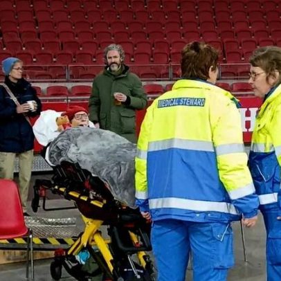Doente terminal será o único adepto nas bancadas no recomeço Ajax-Groningen