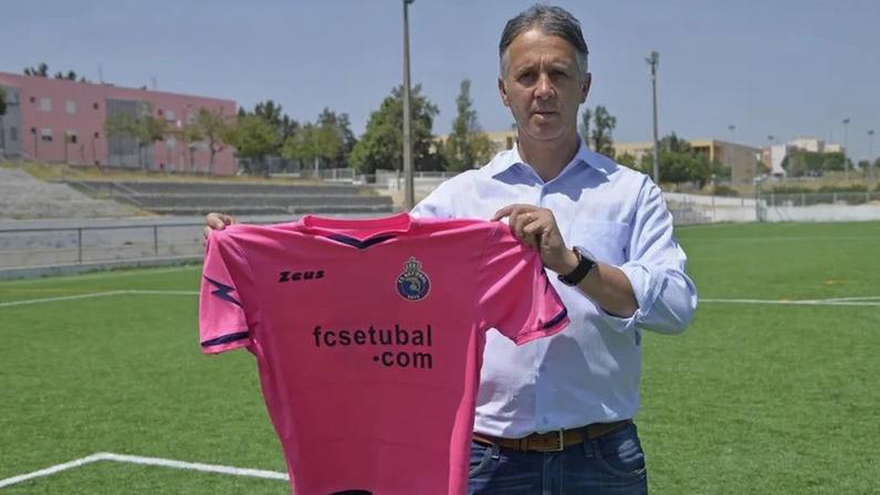 Mário Leandro acusado de recorrer a imigrantes ilegais para subir de divisão