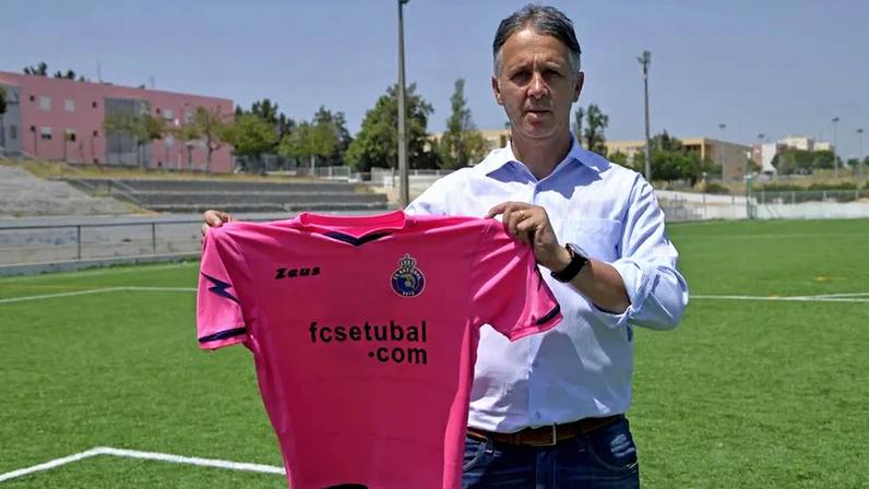 Mário Leandro acusado de recorrer a imigrantes ilegais para subir de divisão • Foto: Rui Minderico