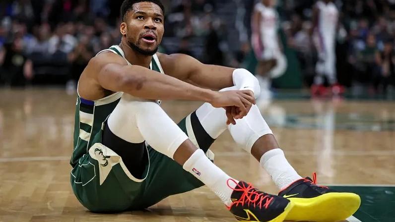 Futuro de Giannis Antetokounmpo, que se lesionou ontem, está em dúvida