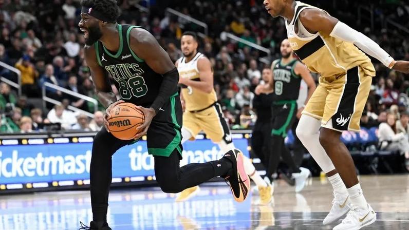 Neemias Queta em ação frente aos Washington Wizards