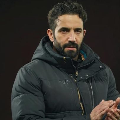 Adeptos do Manchester United pedem demissão de Amorim após protestos online