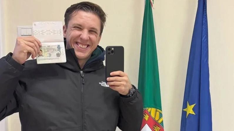 Mikita Vailupau regressa a Portugal após aprovação de visto