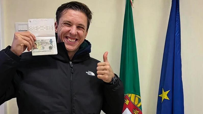 Mikita Vailupau regressa a Portugal após aprovação de visto