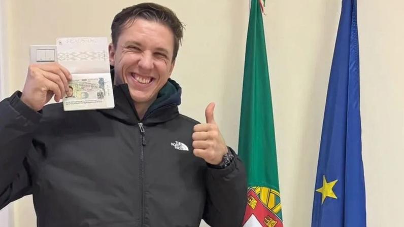 Mikita Vailupau regressa a Portugal após aprovação de visto