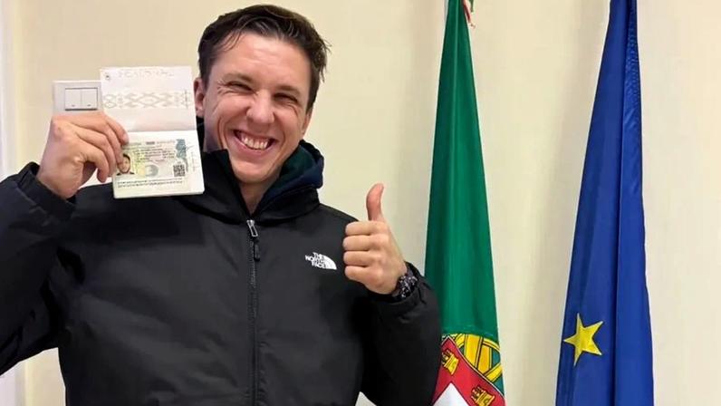 Mikita Vailupau regressa a Portugal após aprovação de visto