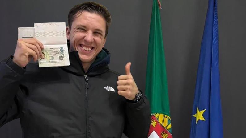 Mikita Vailupau regressa a Portugal após aprovação de visto