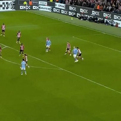 Golaço de Rúben Dias de fora da área dá vantagem ao Manchester City