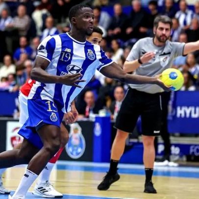 FC Porto vence no Restelo antes do duelo com o Sporting