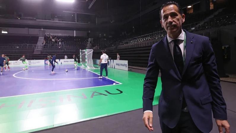 Pedro Proença apoia a seleção feminina de futsal nas Filipinas • Foto: FPF