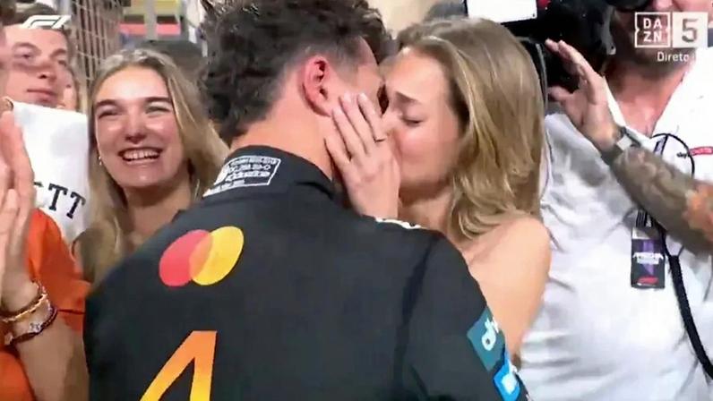 Um beijo e muitas lágrimas: o momento em que Norris festeja com Margarida Corceiro a conquista do Mundial