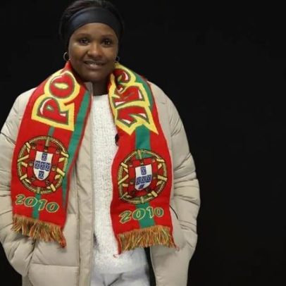 Assistimos à final do Mundial com a mãe de Janice, que não consegue ficar parada
