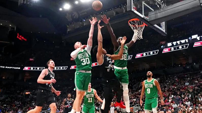 Neemias Queta destaca-se em Toronto