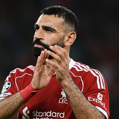 Arne Slot convoca Salah para o jogo contra o Brighton
