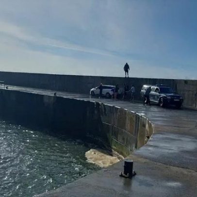 Cinco pessoas arrastadas por onda que ultrapassou muralha do cais do Paul do Mar