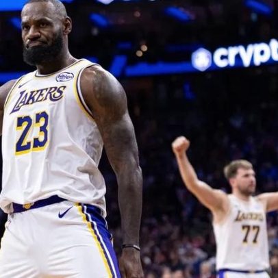 LeBron James em modo vintage e continua a dominar em quadra