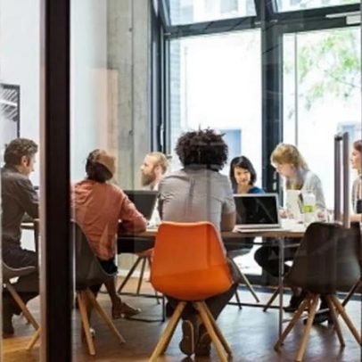 Funcionária demitida por chegar 40 minutos mais cedo ao trabalho em Espanha