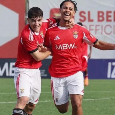 Golaço de Duarte Soares em Benfica-Nápoles com remate acrobático