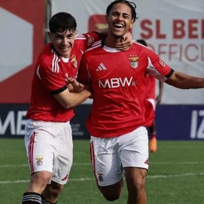 Duarte Soares marca golaço acrobático no Benfica-Nápoles