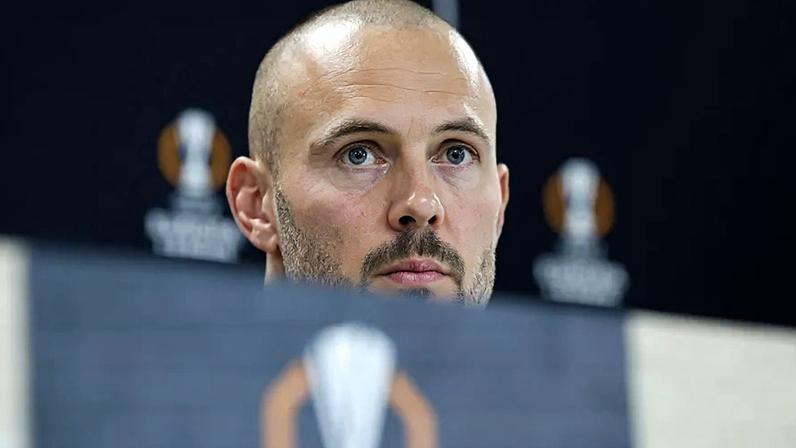 Maxime Dupé vai realizar o primeiro jogo esta temporada na equipa comandada por Franck Haise