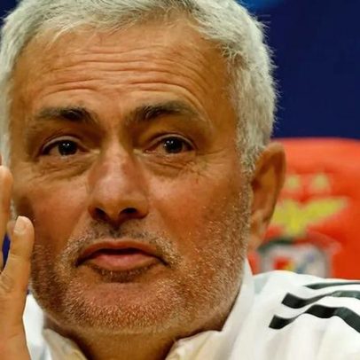 Mourinho explica aposta em Ivanovic: esticar o jogo para recuar os adversários