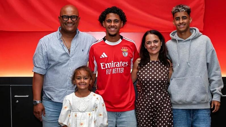 Duarte Soares faz golaço pelo Benfica e é destacado como lateral ofensivo