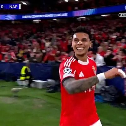 Benfica vence Napoli 2-0 com destaque de Ríos e golo de calcanhar de Barreiro