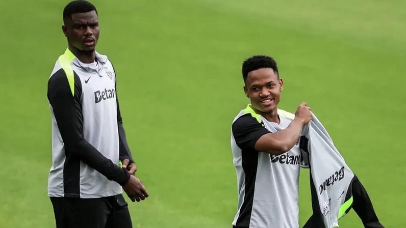 Geny Catamo e Diomande • Foto: Luís Manuel Neves