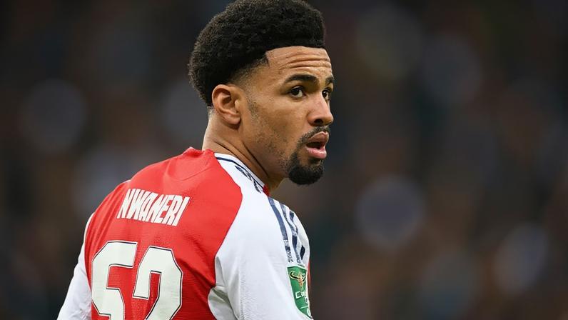 Ethan Nwaneri, alvo do Manchester United, com futuro incerto no Arsenal