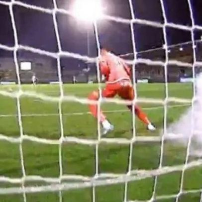 FC Porto multado em 10.200 euros após petardo e garrafa atingirem assistente