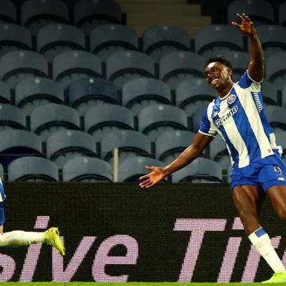 Porto e Braga mantêm-se na zona de apuramento direto na Liga Europa