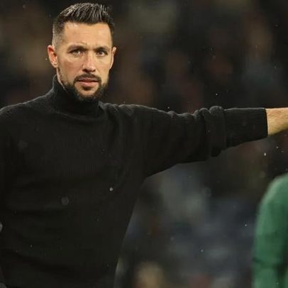 FC Porto apresenta onze para Alverca com surpresa no lado esquerdo da defesa