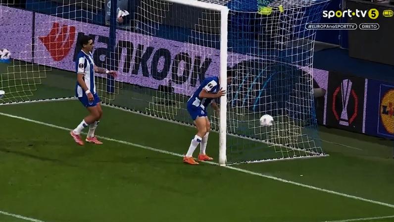 Autogolo de Francisco Moura encerra FC Porto-Malmö na Liga Europa