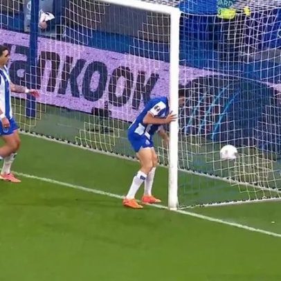 Autogolo de Francisco Moura decide FC Porto-Malmø