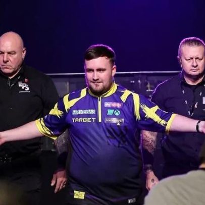 Dardos: Luke Littler inicia defesa do título mundial com vitória tranquila