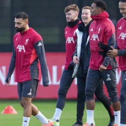 Salah volta a ficar de fora do Liverpool, aponta separação inevitável