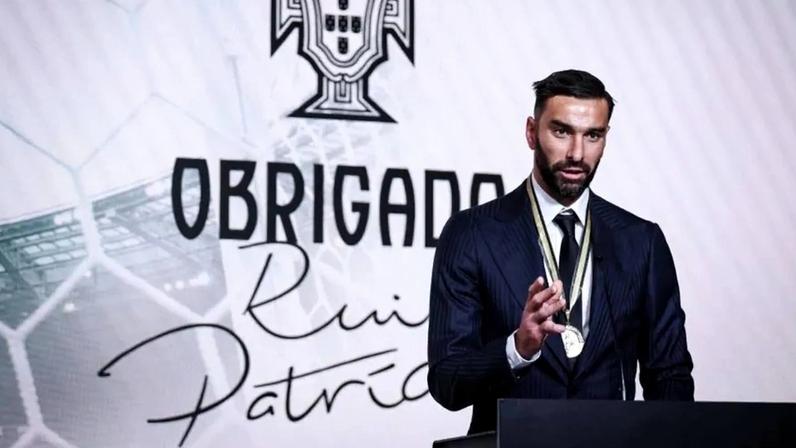 Rui Patrício homenageado na Cidade do Futebol com mensagem de superação