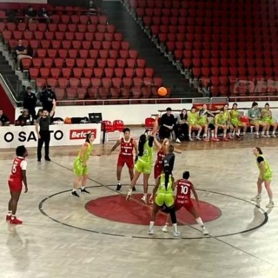 Jornada Benfica-Barcelos: jogadora cai sozinha e preocupa no Pavilhão Fidelidade