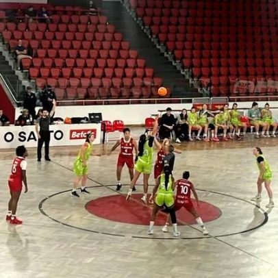 Susto no Benfica-Barcelos: jogadora cai sozinha no Pavilhão Fidelidade