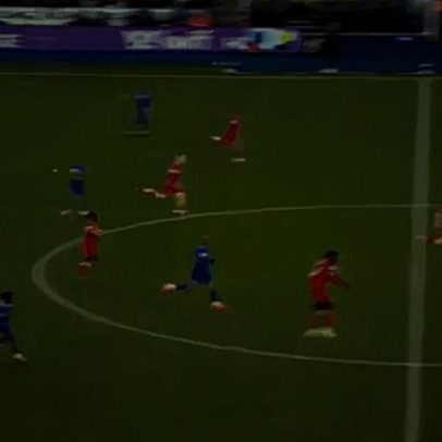 Ex-Sporting Fatawu brilha com golo antes do meio-campo na Inglaterra